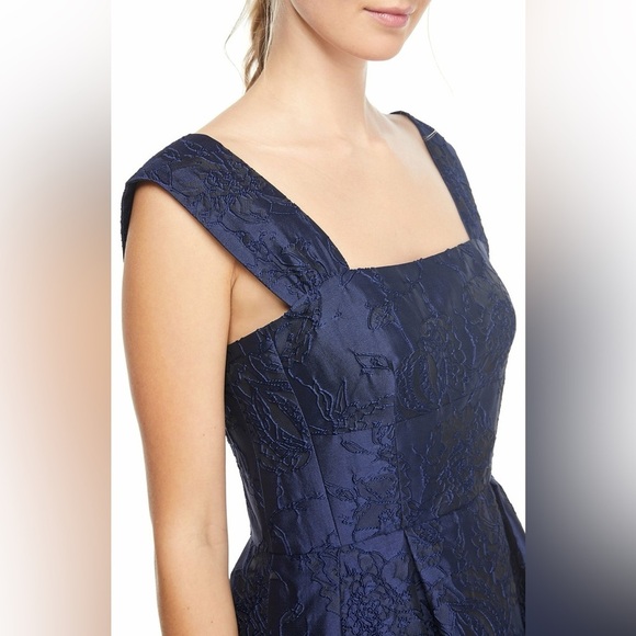 Gal Meets Glam Annabelle Satin Jacquard Dress Formal Cocktail Blue Size 8 EUC - Picture 2 of 9